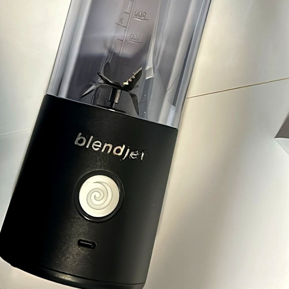 Blend Jet 2 Portable Blender (Bundle: drink Lid, Sleeve Jetsetter, XL Jar